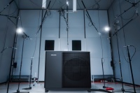 Eines der ersten Modelle der wpnext-Wärmepumpen im Holzmindener Schalllabor von Stiebel Eltron.