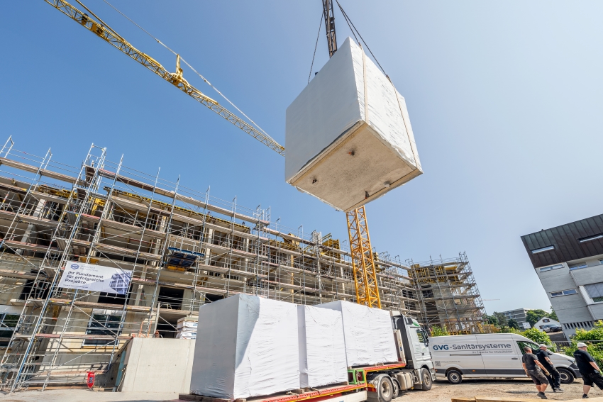 Serielles Bauen mit Fertigbädern erfordert eine präzise...