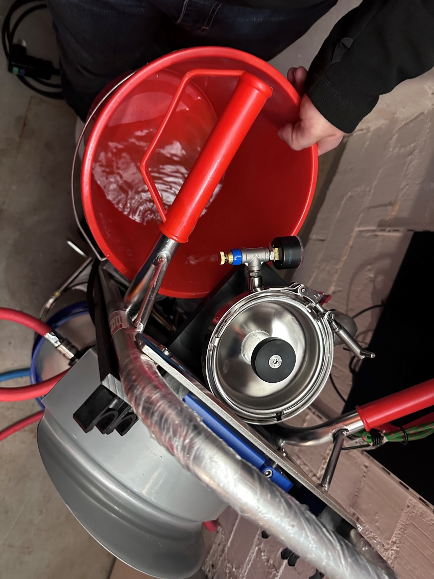 Vor der Inbetriebnahme: Das Gerät und die Schläuche...