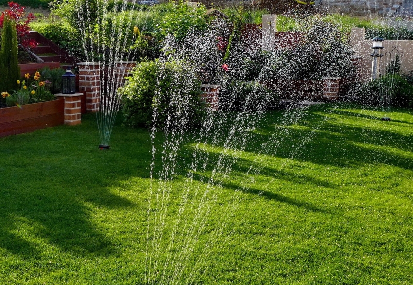 Durch Gartenfässer von Dehoust bleibt gefiltertes Regenwasser...