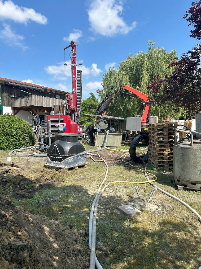 Bohrungen für die Erdwärmepumpe im Frühling 2024 Bild:...