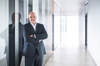 Burkhard Max, Geschäftsführer der Stiebel Eltron Deutschland Vertriebsgesellschaft, fordert klare Rahmenbedingungen für die Wärmepumpe nach gut zwei mehr als turbulenten Jahren für die Branche. <br />Bilder: Stiebel Eltron