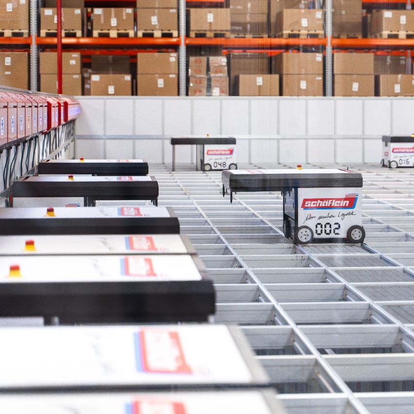 Herzstück des Logistikzentrums ist der vollautomatisierte...