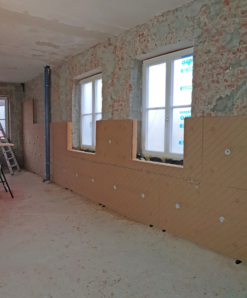 Die Holzweichfaser-Platten UdiIN Reco sind zur Wandseite...