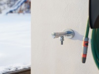 Die frostsichere Außenwandarmatur POLAR II von SCHELL.......