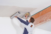 Die Heizbahnen lassen sich flexibel an Decken, Wänden und – wie hier – Dachschrägen anbringen<br /><br />Quelle: UdiDämmsysteme