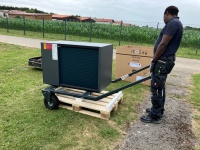 An den Zwillingshäusern des Fraunhofer IBP erproben Forschende gemeinsam mit SHK-Handwerksbetrieben unter realitätsnahen Bedingungen neue Lösungen für den Wärmepumpeneinbau.<br /><br />Quelle: Fraunhofer IBP