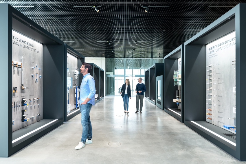 Räumlich beinhaltet der Geberit Campus zwei Ausstellungen...