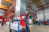 Auch im Bereich der Lagerung, des Versands und der kompletten Logistik setzt Roth konsequent auf Nachhaltigkeit. So wird das Zentrallager am Firmensitz in Buchenau ausschließlich mit Energie aus erneuerbaren Quellen betrieben. Bilder: Roth Werke