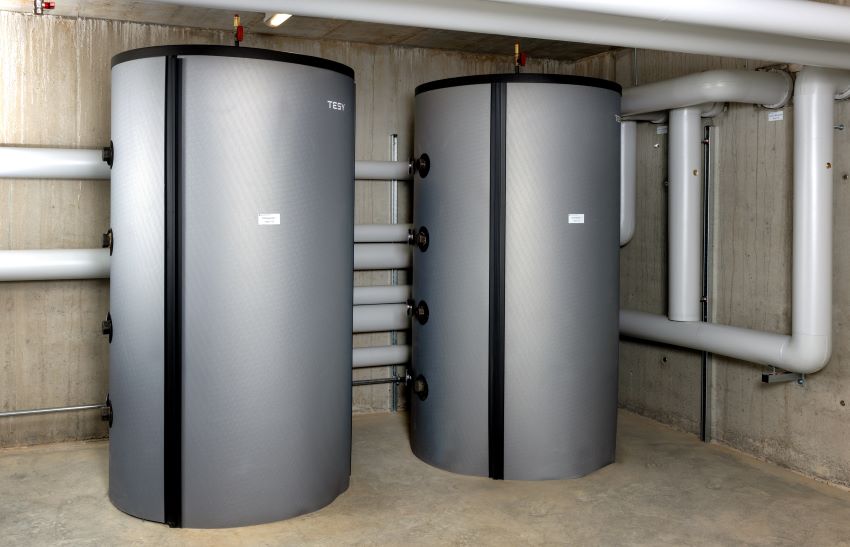 Zwei Pufferspeicher sichern Leistungsspitzen