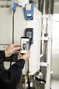 Der Übertrag der Messprotokolle ist unkompliziert mittels QR-Code oder über eine Bluetooth-Verbindung mit der kostenfreien App EuroSoft® connect möglich.<br />Bilder: AFRISO-EURO-INDEX 
