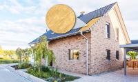 Dämmstoffe aus Mineralwolle können an Dach und Fassade Wärmeverluste senken und den sommerlichen Wärmeschutz verbessern. <br />Bild: FMI / schulzfoto 