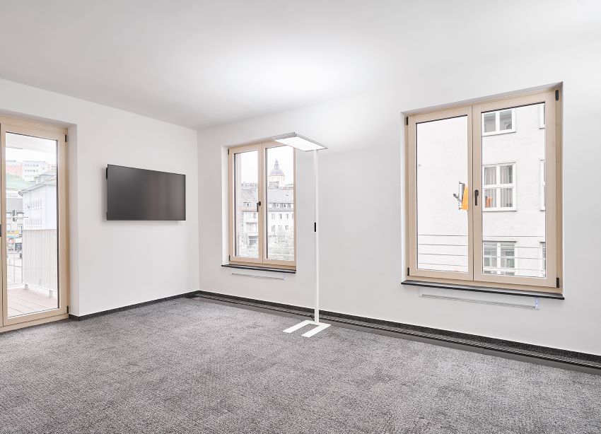 Insgesamt 65 Fassadenlüfter wurden in den Büros und...