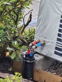 Die wohl einfachste und schnellste Variante, eine Luft/Wasser-Wärmepumpe.......