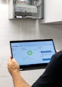 Mit SMART.SWS, der innovativen Ergänzung des Wassermanagement-Systems SWS, können Gebäudebetreiber und Facility Manager online Analysedaten abrufen, wichtige Statusmeldungen und Auswertungen gebäudeübergreifend prüfen sowie Einstellungen vornehmen – ganz egal, wo sie sich aufhalten und über jedes internetfähige Endgerät.<br /><br />Quelle: SCHELL