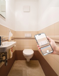 Der Produkterkenner identifiziert das Produkt per Handykamera und zeigt alle verfügbaren Ersatzteile an.<br /><br />Quelle: Geberit