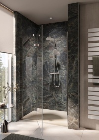 Das ausdrucksstarke Design der Perlmatt-Oberfläche im Marmordekor Rovanto-Dunkelgrün setzt innerhalb der Dusche einen besonderen Akzent mit natürlicher, hochwertiger Anmutung.<br /><br />Quelle: HSK Duschkabinenbau KG