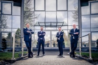 „So sieht die Zukunft von Kludi aus“: Sven Mang (2. v.l.), Group Director Operations, und Can Yildirim (l.), Group Director Supply Chain Management, sind neue Mitglieder des internationalen Führungsteams beim Armaturenspezialisten Kludi. Ihm gehört Deutschland-Vertriebschef Sebastian Biener (2. v.r.) bereits an, der zum 1. April 2021 als Sales Director Central Europe zusätzlich die Verantwortung für die Märkte in Belgien, Luxemburg, den Niederlanden und Österreich übernommen hat. Kludi CEO Julian Henco (r.) freut sich, dass es gelungen ist, wichtige Führungspositionen im Unternehmen mit Spitzenkräften aus der nächsten Generation zu besetzen. <br />Bild: Kludi 