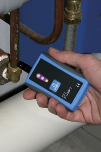 Mit dem handlichen Gasspürgerät kann die Intensität  austretender Gase leicht abgelesen werden. Foto: AFRISO-EURO-INDEX