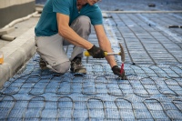 Wer AEG Premium-Partner im Bereich Frostschutz-Systeme wird, profitiert von einer intensiven Partnerschaft mit AEG Haustechnik. Dazu gehören die fachgerechte Vorbereitung, die Unterstützung auf der Baustelle vor Ort und die After-Sales-Betreuung mit Wartungsverträgen, die zusätzlichen Umsatz garantieren.<br />