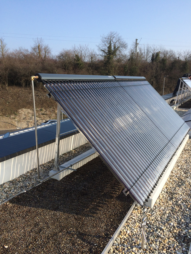 Ein Blick auf die Solaranlage auf dem Verkaufs- und...