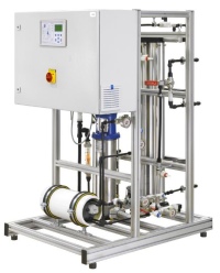 Hoch integriert: Sirion CEDI zur Umkehrosmose und Elektrodeionisation in einem Gerät. Erzeugt Reinwasser auf geringer Stellfläche für Labore, Institute oder zur Speisung von Sterilisatoren. 