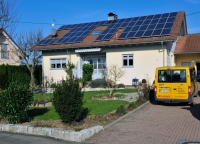 Das 160 qm große Haus liegt in einer Siedlung ohne Anschluss an das öffentliche Gasnetz.