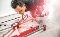 Der Einbau von ACO ShowerFloor geht schnell voran: Das System wird auf Wunsch auch vorkonfektioniert geliefert.<br />Bild: ACO Haustechnik