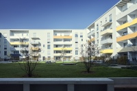 Die vom Siedlungswerk Nürnberg errichtete, gestalterisch und funktionell eindrucksvolle Wohnanlage ‘Am Röthenbacher Landgraben‘ in Nürnberg besteht aus 130 Wohnungen und 4 Gewerbeeinheiten. 