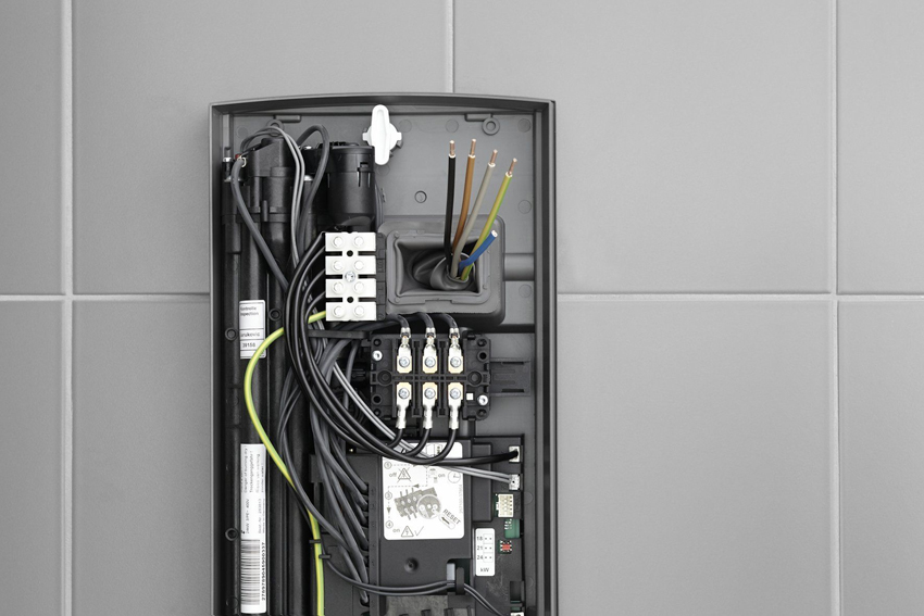Jetzt können die Elektroleitungen  ausgerichtet werden....