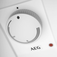 Die Temperaturwahl erfolgt stufenlos von ca. 35°C bis 85°C. Die zwei Temperaturen. Der Speicher verfügt über zwei Energiesparstellungen:<br />e = ca. 60 °C (empfohlene Energiesparstellung). E = ca. 40 °C.