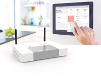 Die Basisstation für den zuverlässigen Betrieb von Smart Home Lösungen bildet ein Gateway, das auch in Zukunft herstellerunabhängig arbeiten wird. Wer auf eine EnOcean-Signalübertragung setzt, erspart sich lästiges Batterie-Austauschen, aufwändiges Kabel-Verlegen und hat dank „Plug & Play“-Installation bei der Inbetriebnahme keinen Schlitze-Klopfen-Schmutz oder Bohrstaub im Gebäude. <br />Bild: AFRISO