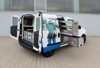 ALUCA dimension2 mit seitlich aufgesetztem Schwerlast-Bodenauszug im Opel Combo. Bilder: Aluca