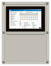 Der Regler mit dem Touchdisplay wird in einem robusten Blechgehäuse ausgeliefert.