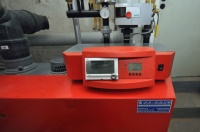 Auf dem Display der Regelung können zahlreiche technische Details abgelesen werden, wie hier zum Beispiel die aktuelle Kesseltemperatur.