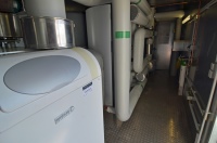 Ein Blick in den Heizcontainer: Neben dem Wärmeerzeuger finden hier auch zwei Pufferspeicher à 850 l Fassungsvermögen ihren Platz.<br />Bild: August Brötje GmbH, Rastede
