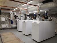 Gasbrennwertkessel SGB 610 H besitzen einen emissionsarmen, modulierenden Gas-Vormischbrenner (Modulationsbereich von 20 bis 100 %). Er sorgt dafür, dass bei der Verbrennung nur geringe Mengen an NOX (< 20 mg/kWh) sowie CO-Gehalt: (< 20 mg/kWh) entstehen. 