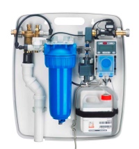 AguaSave Kompakt: Befüllen, Aufbereiten und Entsalzen, Verschneiden, Messen, Dosieren und Überwachen – alle Funktionen in einem Gerät. <br />Bilder: August Brötje GmbH