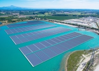 Das größte schwimmende Solarkraftwerk Europas in Piolenc.......