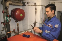 Vor allem das Klimapaket führt derzeit zum Tausch einer alten gehen eine neue Heizung. Das neue GEG kann dies kaum befördern und gilt vor allem für den Neubau.<br />Bild: ZVSHK<br />