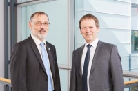 Doppelspitze übernimmt Leitung des Fraunhofer ISE: Prof. Dr. Hans-Martin Henning (re.) und Dr. AndreasBett (li.) leiten mit Wirkung zum 10. Juli 2017 das größte europäische Solarforschungsinstitut.<br />BIld: Fraunhofer ISE