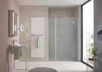 Die Aperto Pro eignet sich auch für große Nischen. Optional können individuelle Glasmattierungen vorgenommen werden.  <br />Bilder: HSK Duschkabinenbau