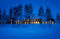 In der Arctic River Lodge in Schweden, nördlich des Polarkreises, decken zwei Sole-Wärmepumpen von Bosch den gesamten Warmwasser- und Heizwärmebedarf bei Außentemperaturen von bis zu minus 40 Grad Celsius. 