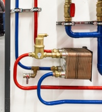 Das Plus in der Ausbildung mit Spirotech: Dieser Mikroblasenabscheider SpiroVent – auf der Sekundärseite eines Wärmetauschers – wird komplett durchströmt und entfernt dabei auch kleine Luftbläschen.<br />Bild: Spirotech