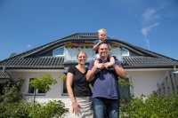 Familie Bagge aus Kirchweyhe bei Bremen ist glücklich mit ihrem Einfamilienhaus in der Sonnensiedlung.