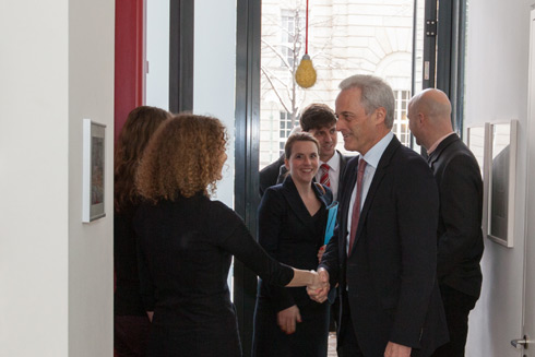 Besuch des Bundesministers Peter Ramsauer im Effizienzhaus...