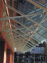 Transparente Sunways-Solarzellen des Rathauses in Giebelstadt........