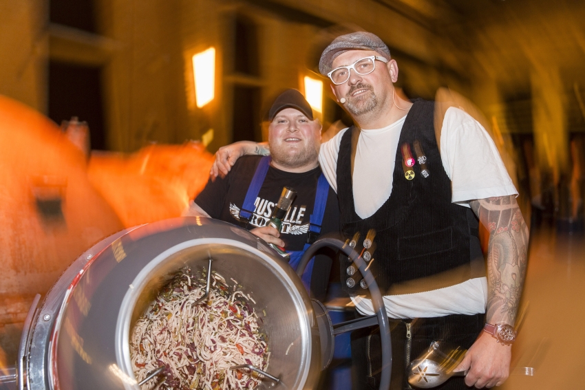 Delikatessen á la Baustelle: Die Zutaten für den Wurstsalat...