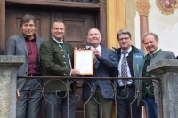 V.l.: Bürgermeister Oberammergau Arno Nunn, Vorstandsvorsitzender BaySF Martin Neumeyer, DEPI-Geschäftsführer Martin Bentele, Leiter Zentrum für Energie BaySF Markus Achhammer, Leiter BaySF-Betrieb Oberammergau Nikolaus Störer<br />Bild: Bayerische Staatsforsten