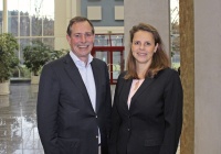 (von links) Die Geschäftsführer von Roth Benelux Philippe Van Acker und Christin Roth-Jäger sehen großes Wachstumspotenzial für Roth Energie- und Sanitärsysteme in Belgien, Niederlande und Luxemburg. <br />Bild: ROTH Industries